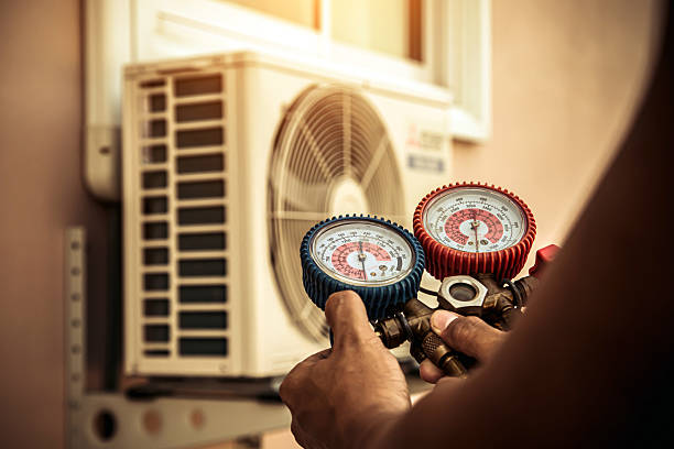 Professional Hvac technician working in DeBary, FL